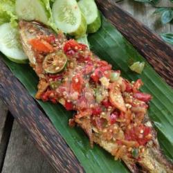 Pecak Ikan Bandeng Goreng Sambel Mentah