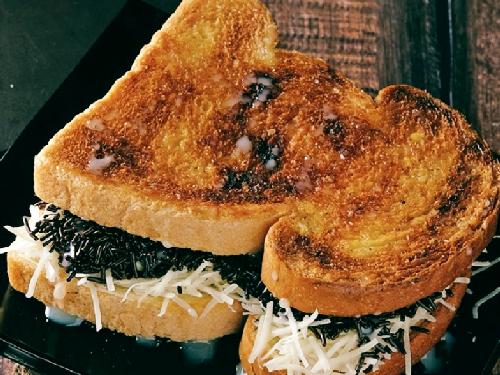 Roti Bakar Jadul dan Pisang Bakar Punokawan, Limo Depok Grogol Rumah