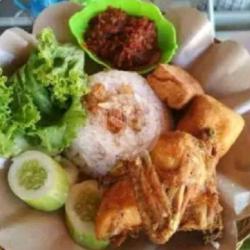 Nasi Pecal Ayam Sambal Terasi Tahu Terong Sayuran