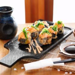 Salmon Mentai Roll