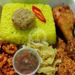 Nasi Kuning Ayam Goreng Pentung