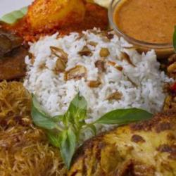 Nasi Uduk Telur Bulat