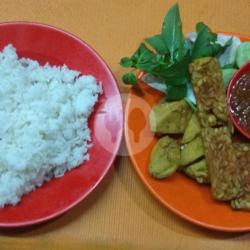 Tahu/tempe   ( Nasi Uduk )