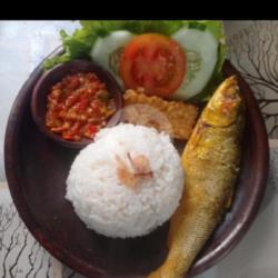 Paket Bandeng Sambal Lalapan  Minum