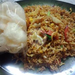 Magelangan (nasi Mawut) Mie /sayuran /telor Ayam/baso/ Sosis