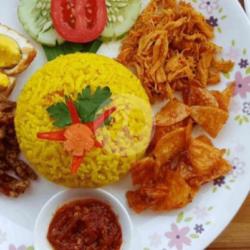 Nasi Kuning Ikan Asin