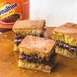 Martabak Manis Ovomaltine Spesial