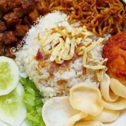 Nasi Uduk Putih Telor Balado