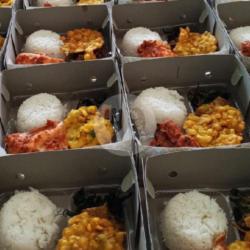 Nasi Box Ayam Goreng   Perkedel