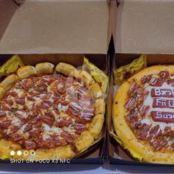 Pizza Pinggiran Sosis Mozarella Beef Atau Mozarella Sosis