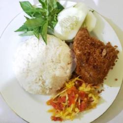 Lalapan Ayam Kampung