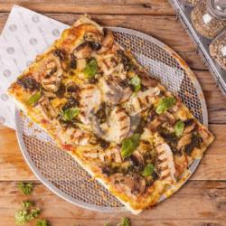 Chicken & Mushroom Pesto Pizza