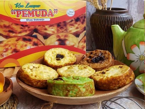 Kue Lumpur Bakar Pemuda Khas Sidoarjo, Utaranya Lapangan Tumapel