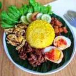 Nasi Kuning Semur Ayam