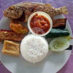 Nasi Tempong Ikan Laut