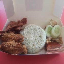 Nasi Daun Jeruk Kulit Chicken Wings