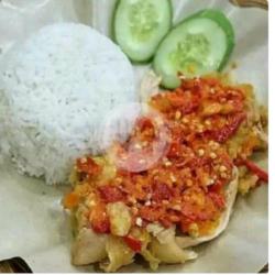 Ayam   Sosis Tempe Geprek    Nasi