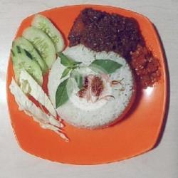 Nasi Bebek Goreng (paha) Bumbu Madura Sambel Merah Pedas Kol Timun Kemangi