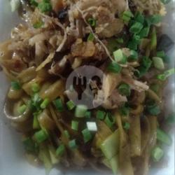 Mie Tiaw Goreng Bakso