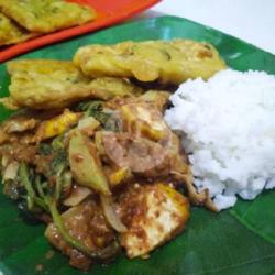 Nasi Pecel   Empal Daging Sapi