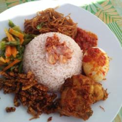 Nasi Uduk Ayam   Telur