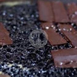 Martabak Black Forest Cadburry