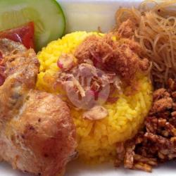 2 Porsi Nasi Kuning Sayap   2 Teh (es/panas)