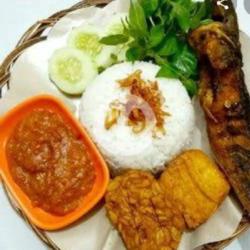 Paket Lele Goreng   Nasi Uduk Tahu Tempe