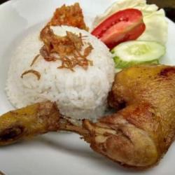 Nasi Ayam Goreng Sambal Lalap   Kol Goreng