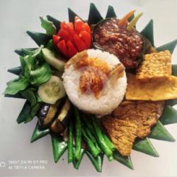 Nasi Penyetan Empal Goreng