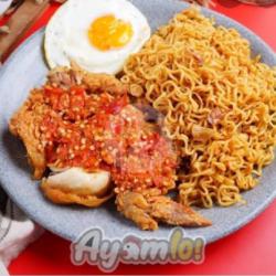 Mie Goreng Ayam Geprek Telur Mata Sapi