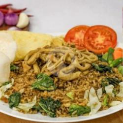 Nasi Goreng Usus Telor Dadar   Es Nutrisari