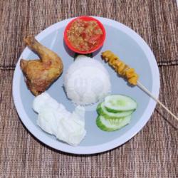 Gembul 5 Nasi Paha Goreng : Nasi Ayam Sate Satean Sambel Lalapan