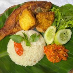 Paket Komplit Nasi Liwet Ikan