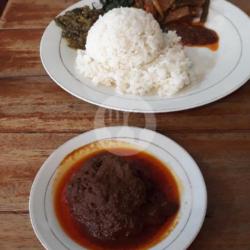 Nasi Padang Daging Rendang