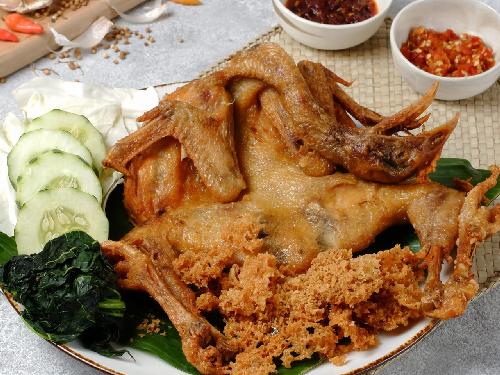 Ayam & Bebek Goreng Kremes Bu Tum, Jati