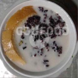 Bubur Ketan Item   Kuah Santan   Roti   Susu