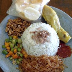 Nasi Uduk Ayam Bumbu Kare