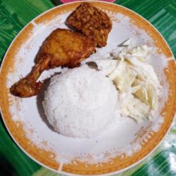 Nasi Ayam Paha Bawah Goreng    Tempe/tahu   Sambal   Lalap