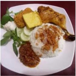 Nasi Uduk Pecel Ayam Komplit