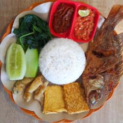 Nasi Tempong Ikan Nila