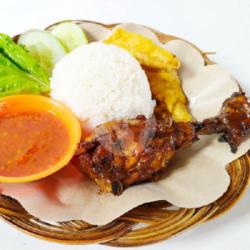 Paket Ayam Bakar   Terong Goreng   Es Teh Manis