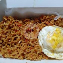 Mie Padeh Toping Telur