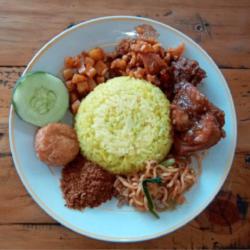 Nasi Kuning Ayam