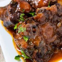 Buntut Bakar Madu Spesial Free Lalapan Kubis Timun Dan Free Sambal Korek Pisah