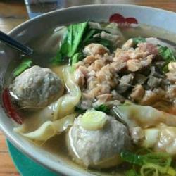 Pangsit   Bakso Kuah