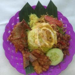 Nasi Kuning Telur Bumbu Bali