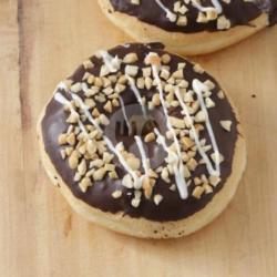 Donut Kacang Cokelat