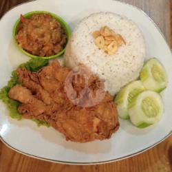 Lalapan Ayam Crispy