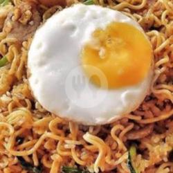 Indomie Goreng Pedas Ayam Tumis   Telor Ceplok